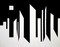 kompozycja miejska z księżycem w kwadrze