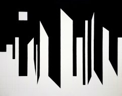 kompozycja miejska z księżycem w kwadrze