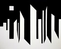 kompozycja miejska z księżycem w kwadrze